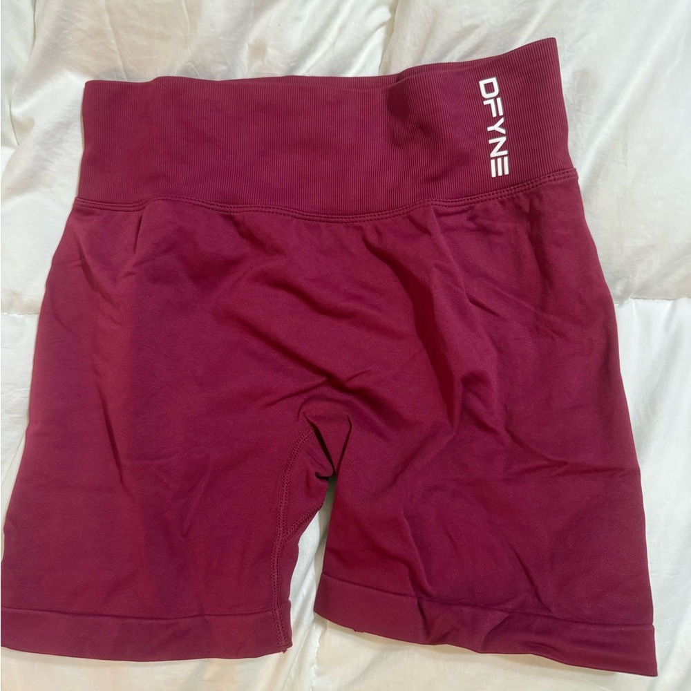 DFYNE Dynamic shorts - Berry 4.5”